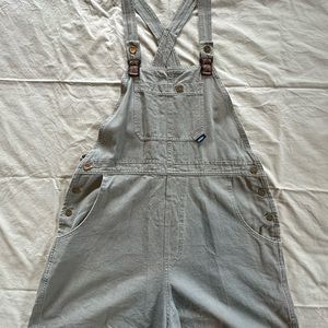 Kavu women’s overall shorts, light gray, size M